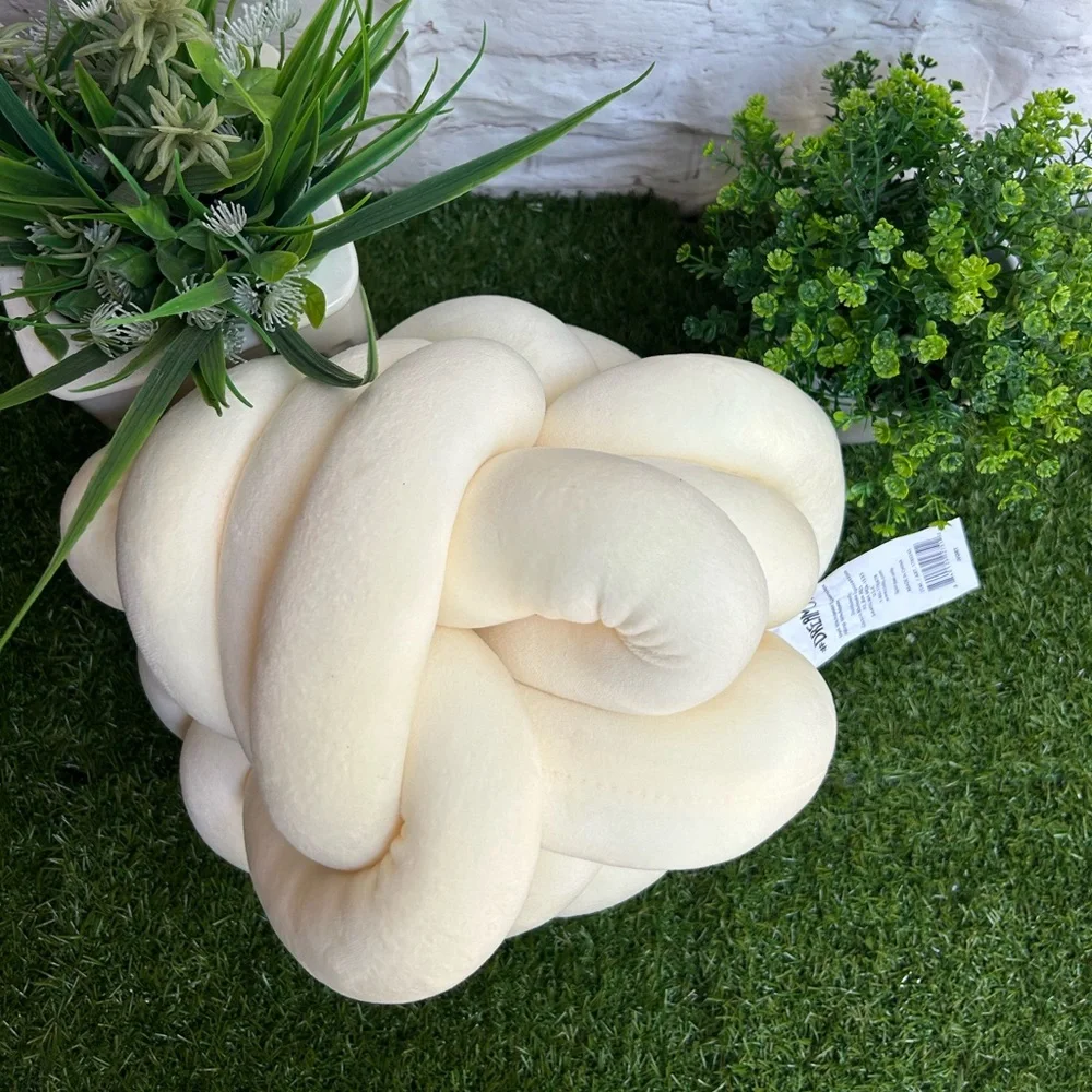 1 DreamOn Pillow Ivory Knot 11
